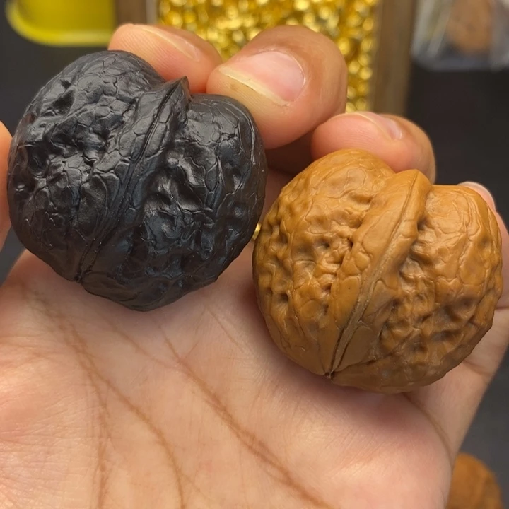 文玩核桃把件37尺帝王筋元宝