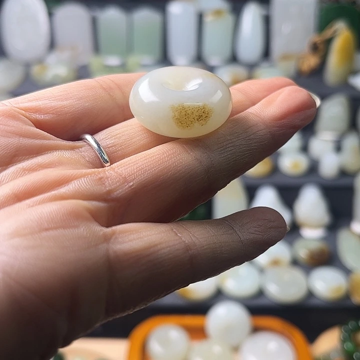 和田玉（糖玉）未镶嵌车挂