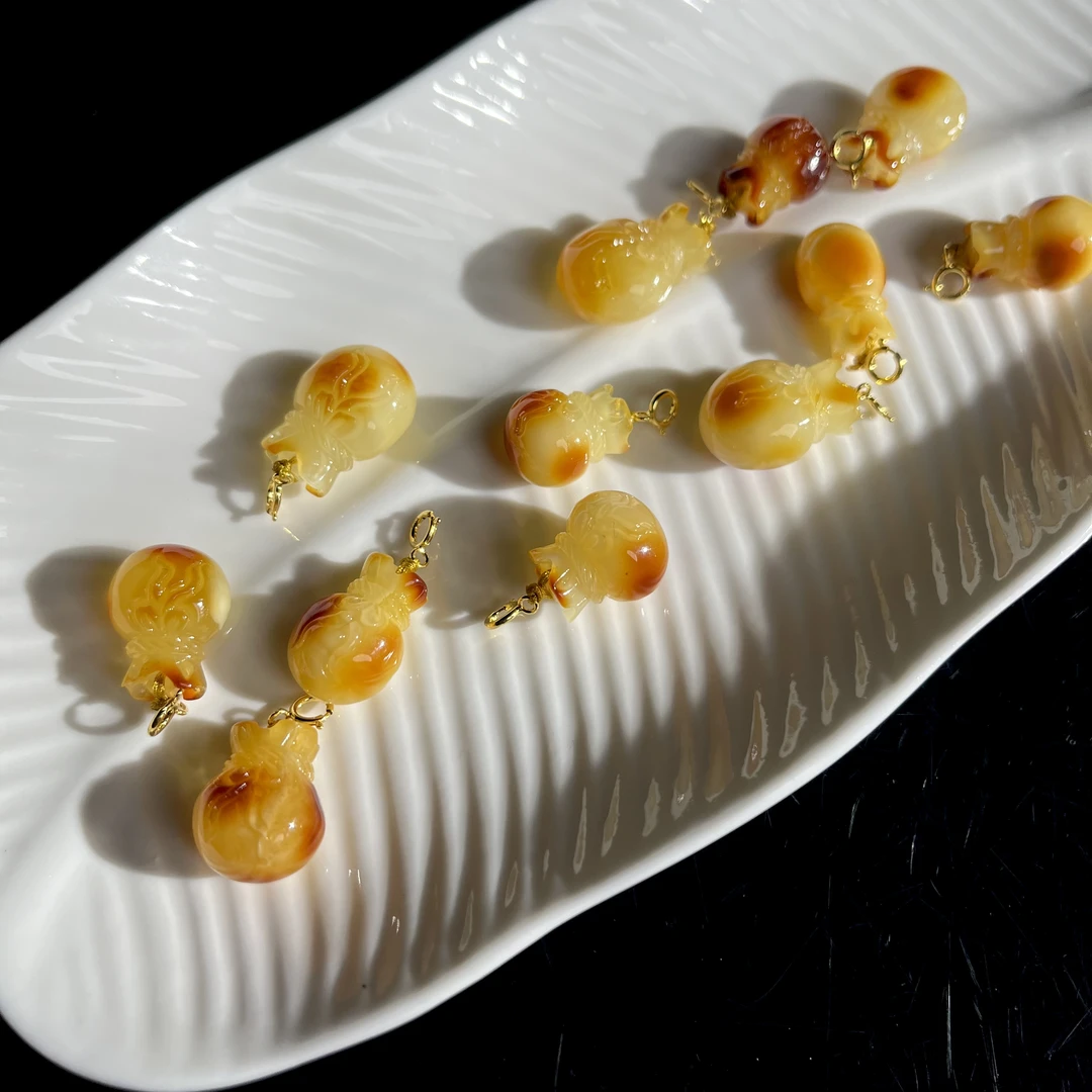 【大鱼甄选】沁色蜜蜡钱袋子吊坠JNN171多样性发其一