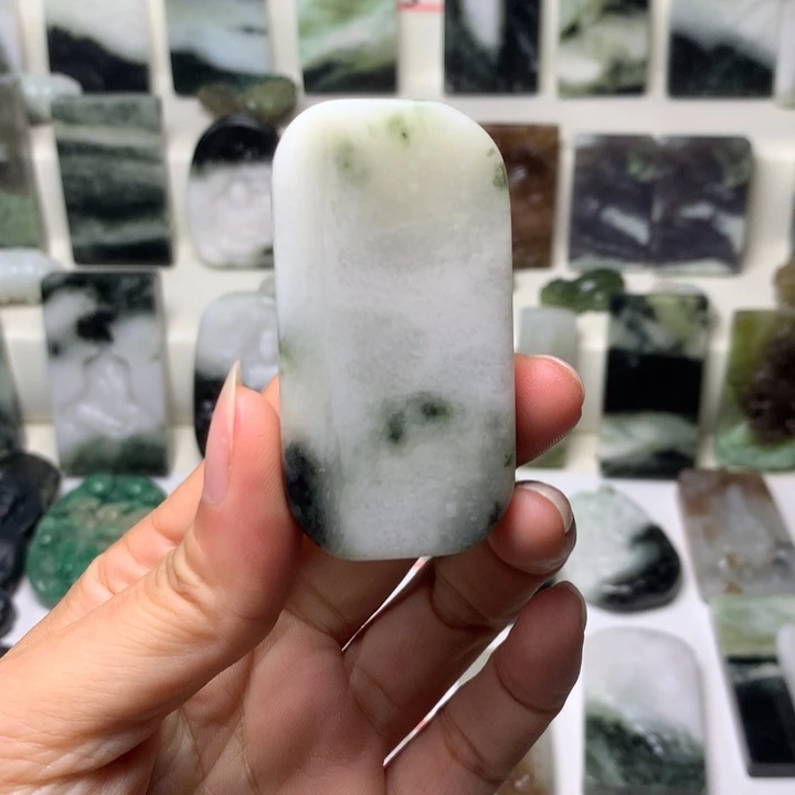 独山玉未镶嵌颈饰