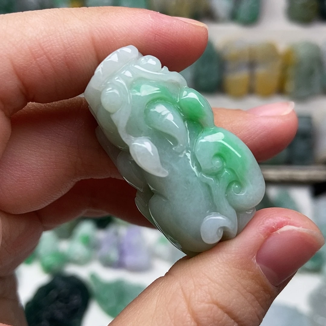 翡翠未镶嵌吊坠(赠链)