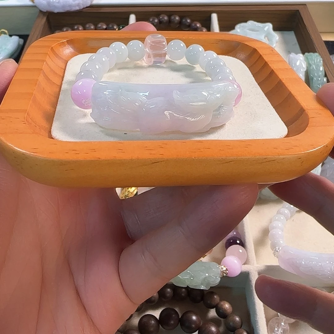 翡翠未镶嵌颈饰手牌