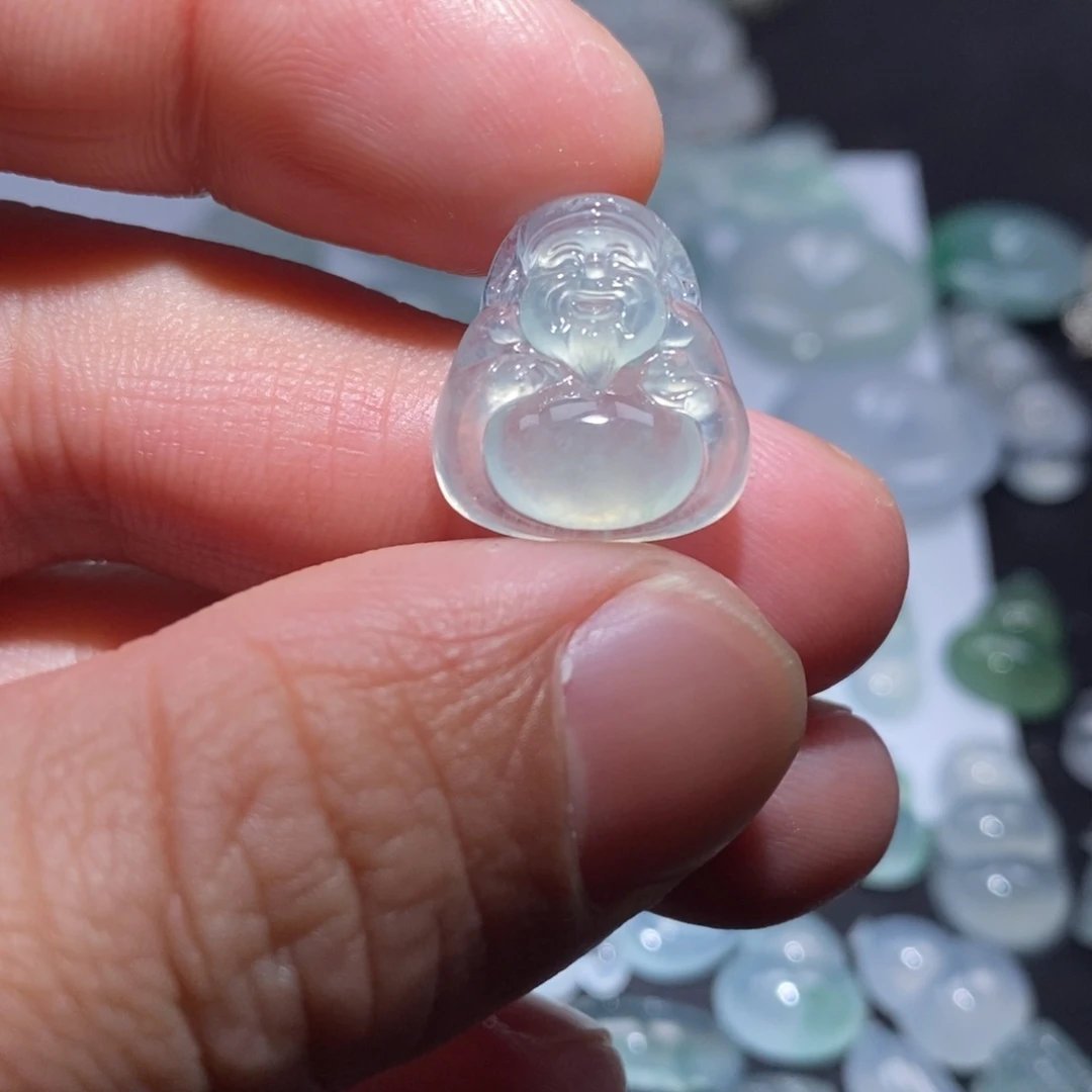 翡翠颈饰未镶嵌福利财神