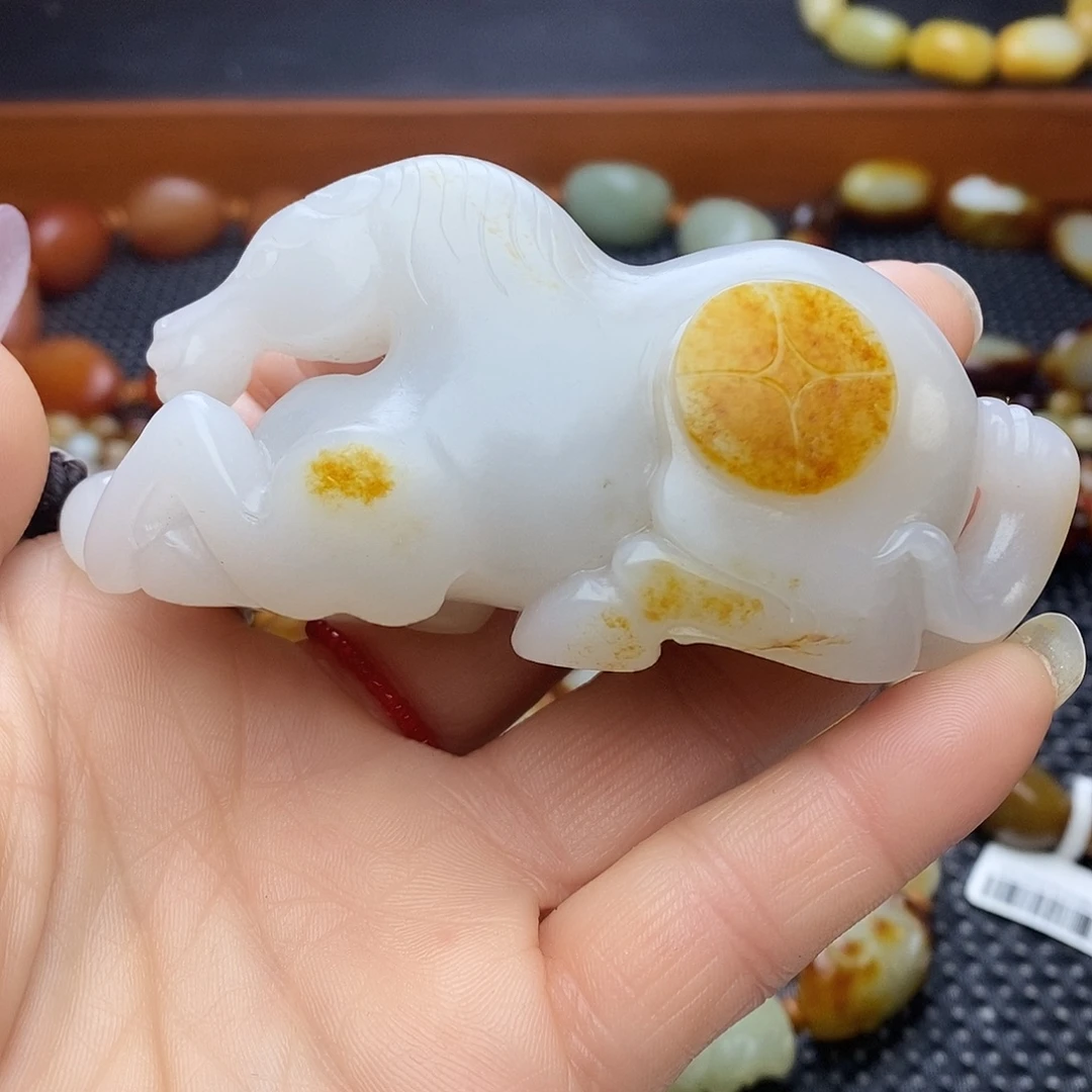 用***山和田玉未镶嵌手链