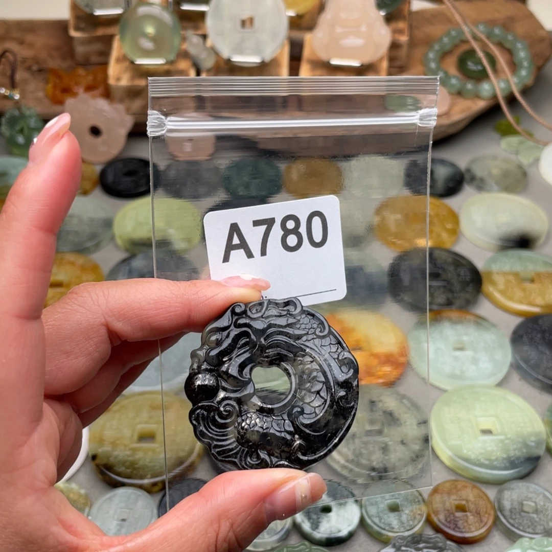 c***j蛇纹石玉未镶嵌颈饰