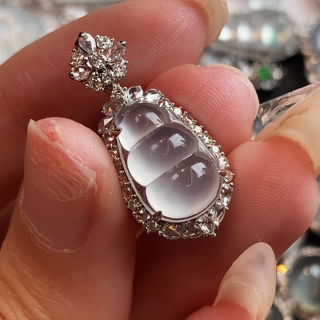 翡翠18K金镶嵌颈饰