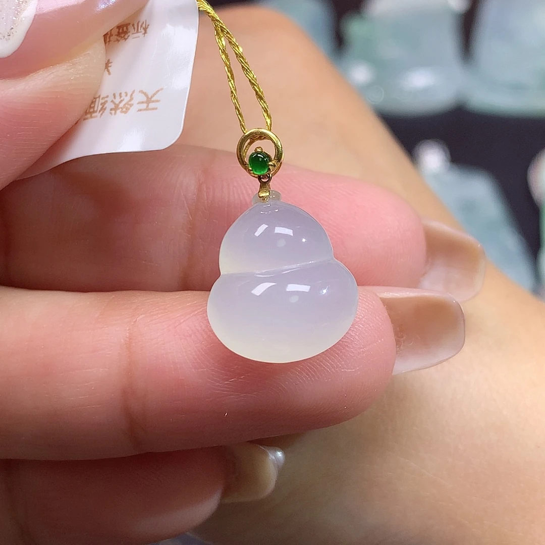 翡翠18K金镶嵌颈饰葫芦