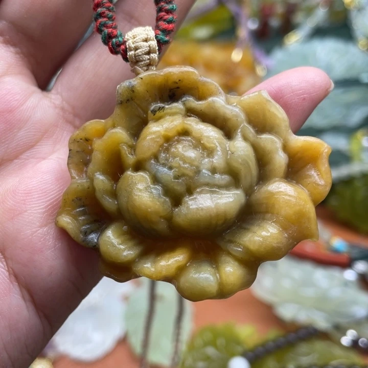 未镶嵌蛇纹石玉吊坠
