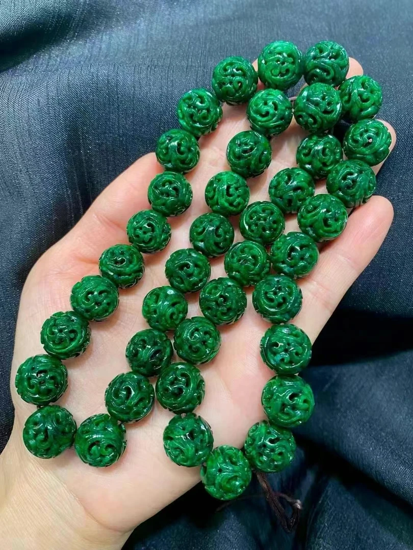 满绿雕花翡翠项链