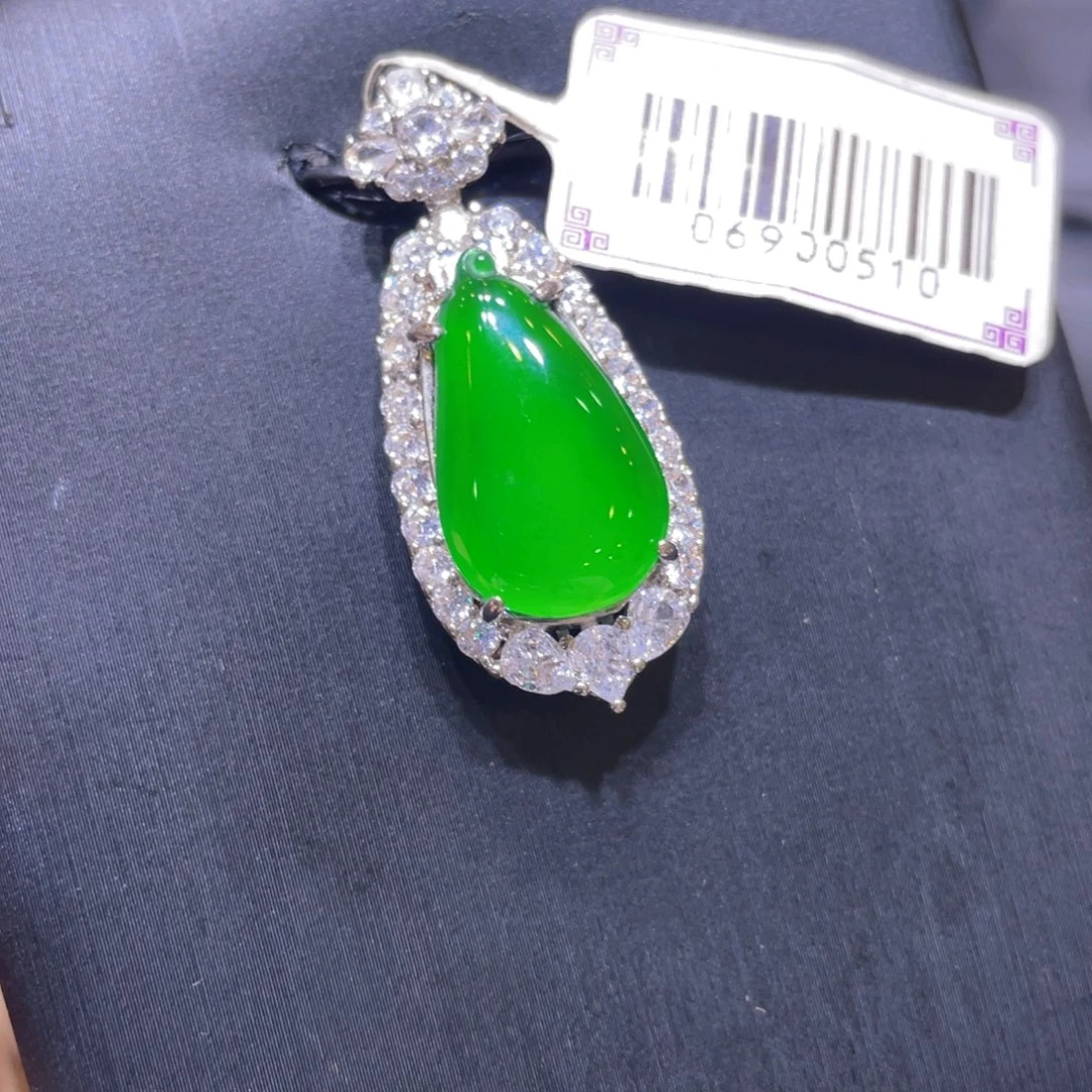 翡翠未镶嵌颈饰吊坠