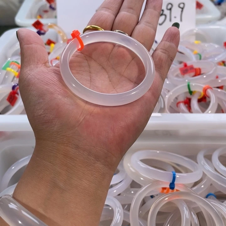 玛瑙/玉髓手镯未镶嵌