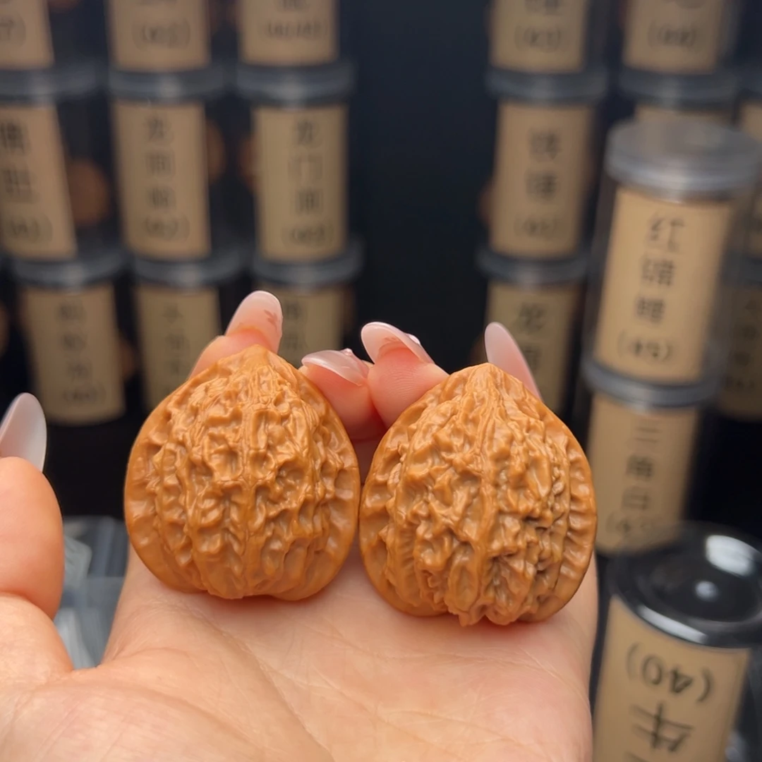 D***d文玩核桃吊坠金牛