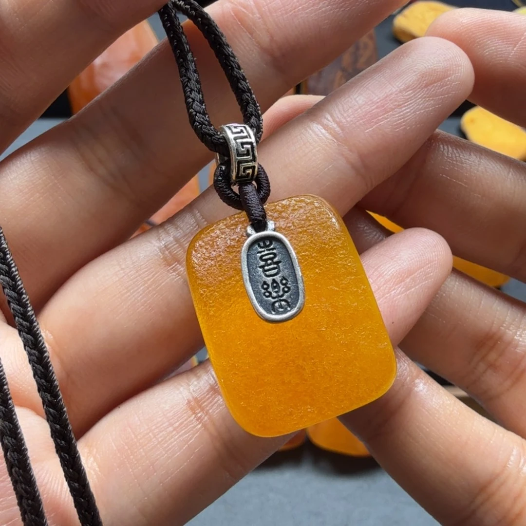 未镶嵌吊坠(赠链)琥珀