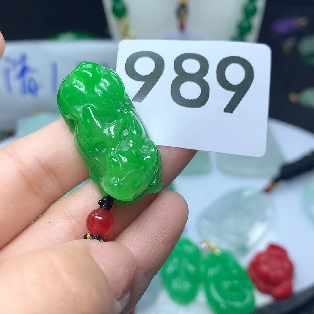 翡翠吊坠(赠链)未镶嵌