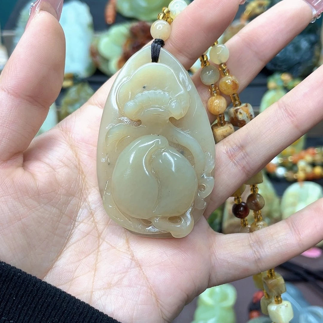 蛇纹石玉颈饰未镶嵌