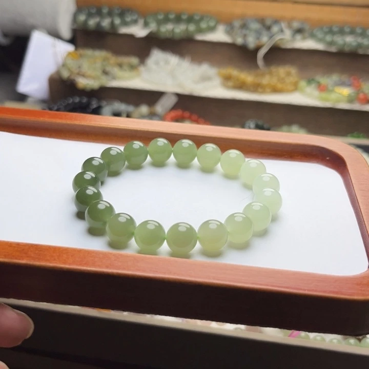 和田玉未镶嵌手链10mm高冰渐变圆珠