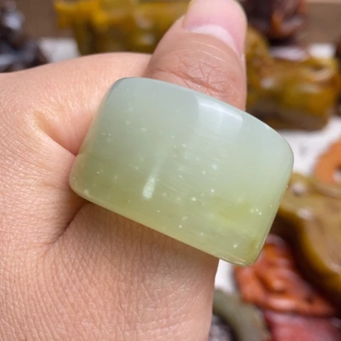 蛇纹石玉未镶嵌颈饰21