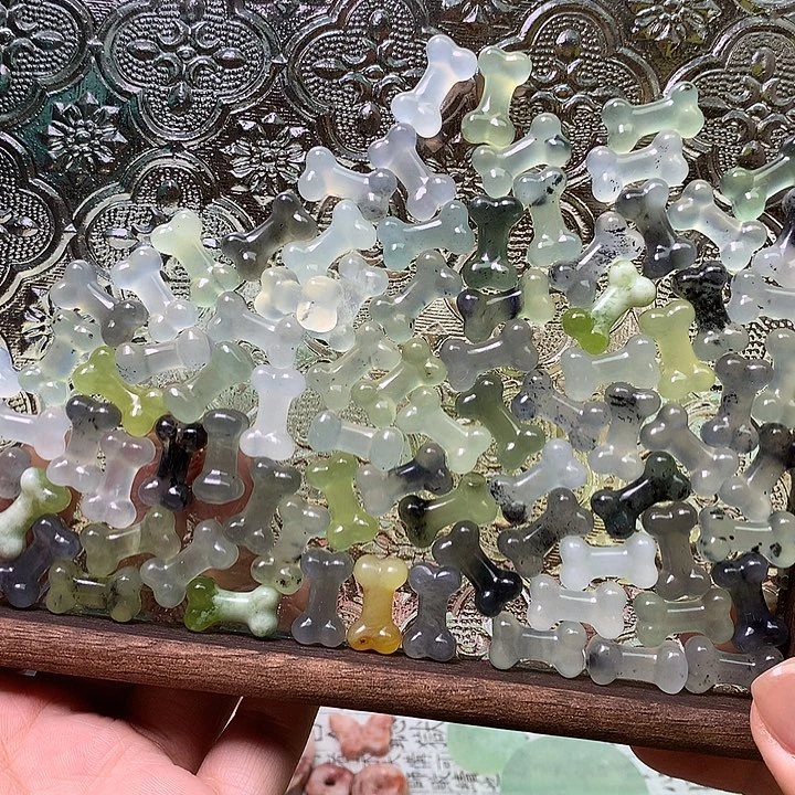 未镶嵌蛇纹石玉颈饰