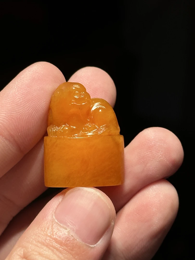 田黄石《瑞兽呈祥》印章 13.5g