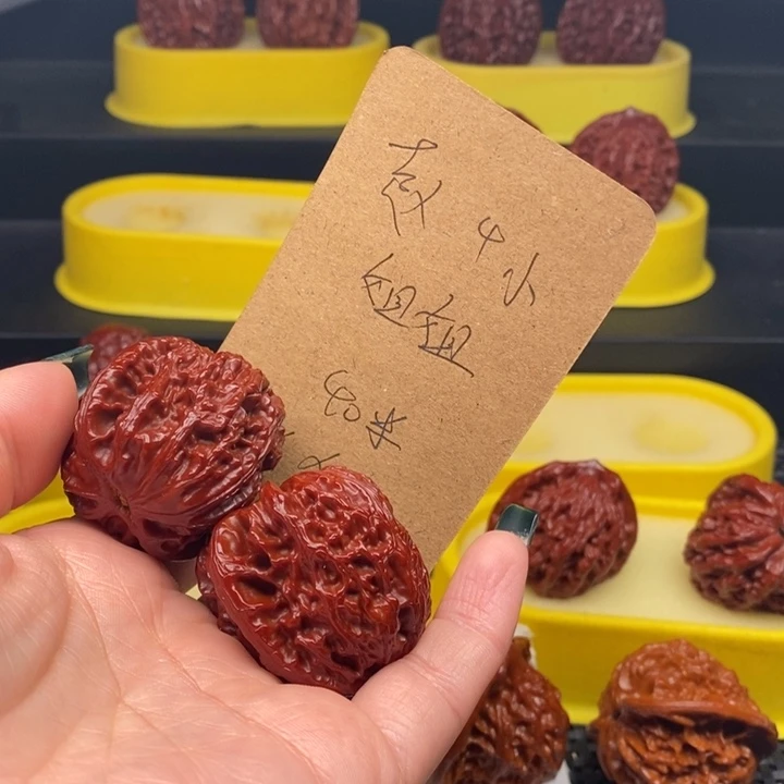 文玩核桃吊坠赵****姐白狮子