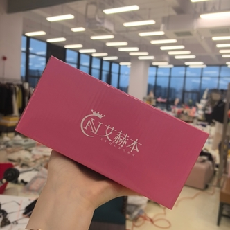 利总 61#maijiao带标艾赫本纸箱亮面打包盒快递盒##