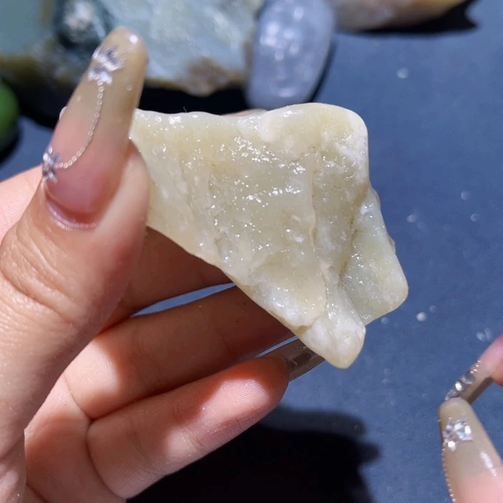 和田玉（糖玉）未镶嵌珠宝奇石