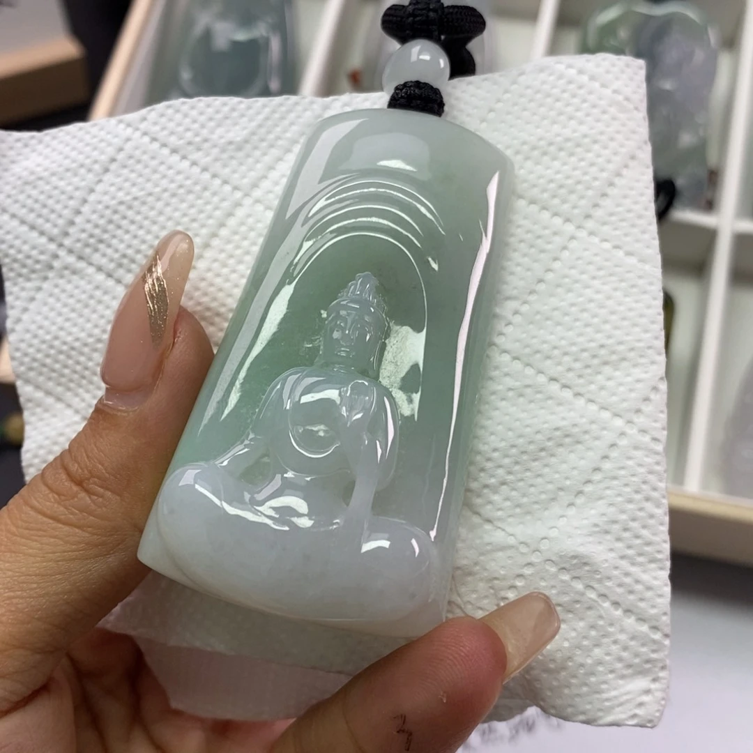 翡翠挂件未镶嵌翡翠