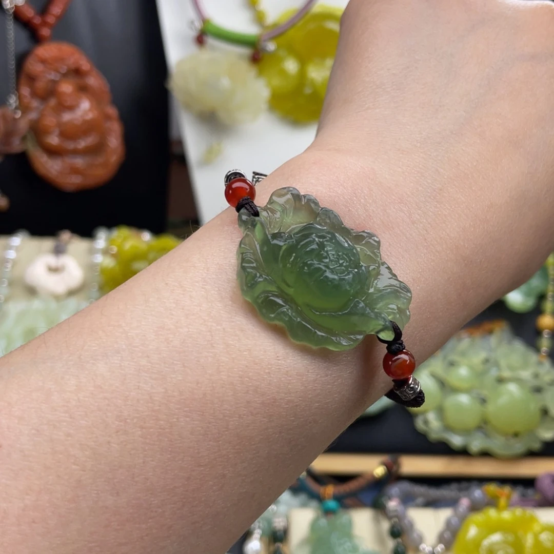 蛇纹石玉未镶嵌颈饰