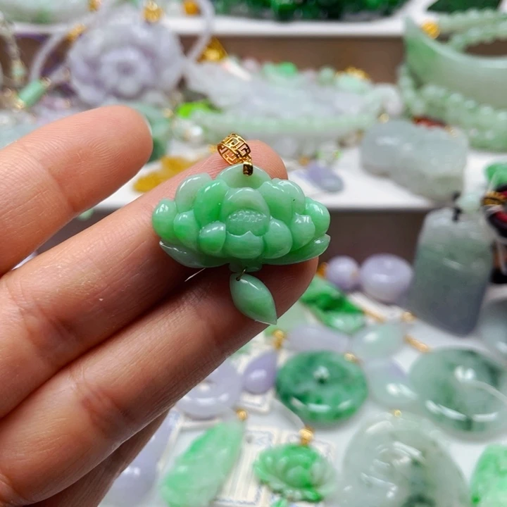 吊坠(不含链)未镶嵌翡翠