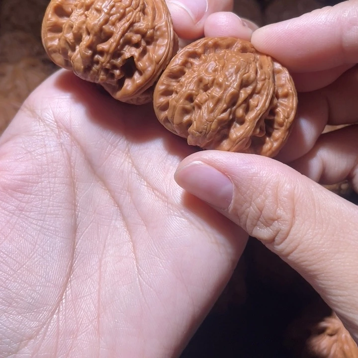 月***桥吊坠桃核小妹三棱