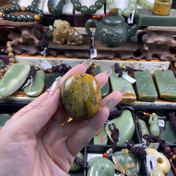 颈饰未镶嵌岫岩河磨玉（透闪石质玉）壹**风