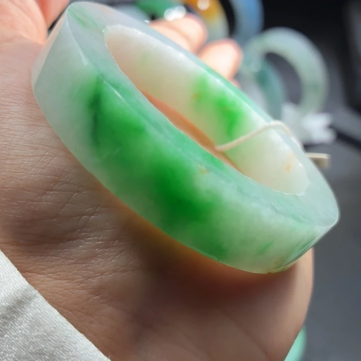 定制翡翠未镶嵌翡翠手镯