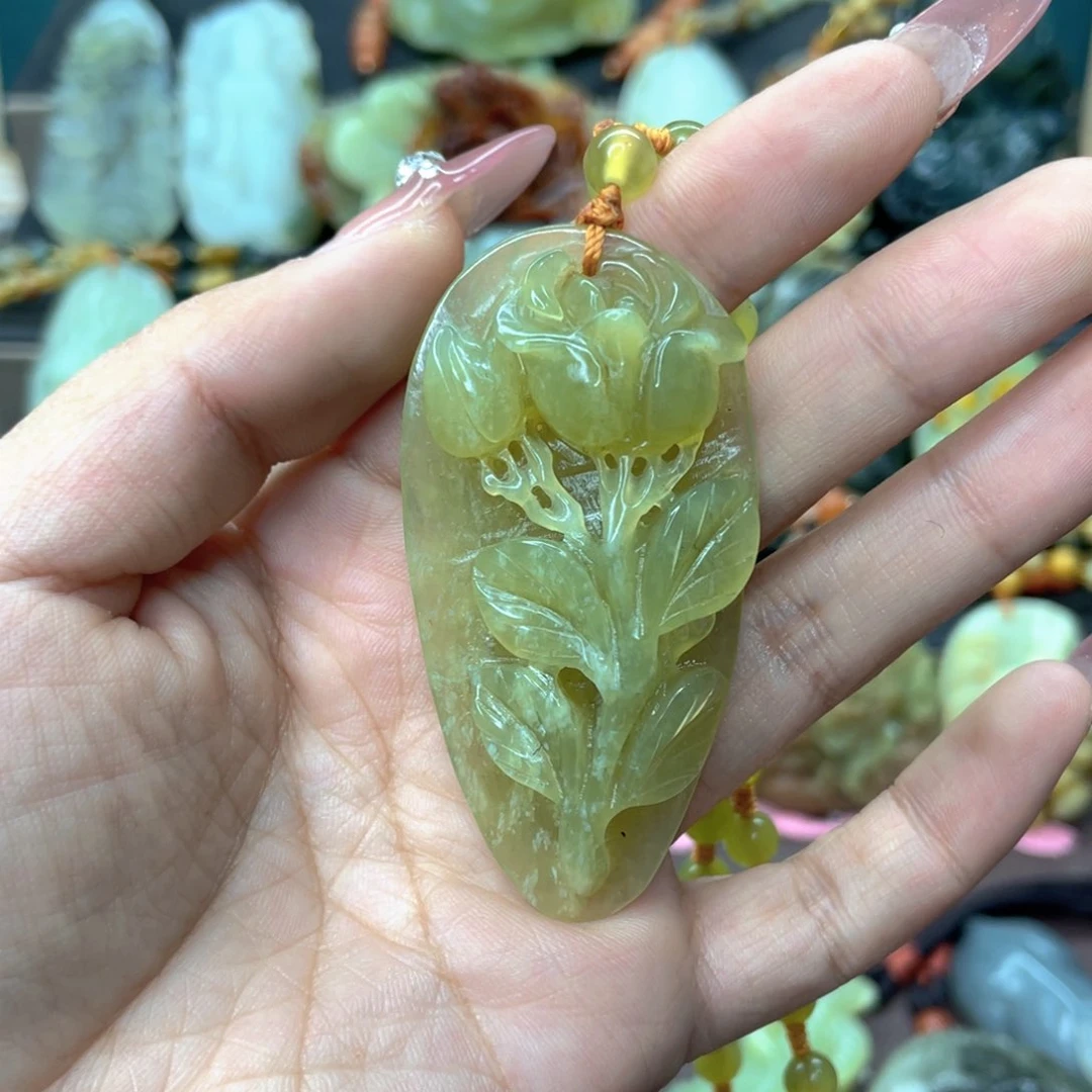 蛇纹石玉颈饰未镶嵌