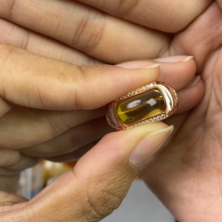 琥珀珠宝奇石未镶嵌