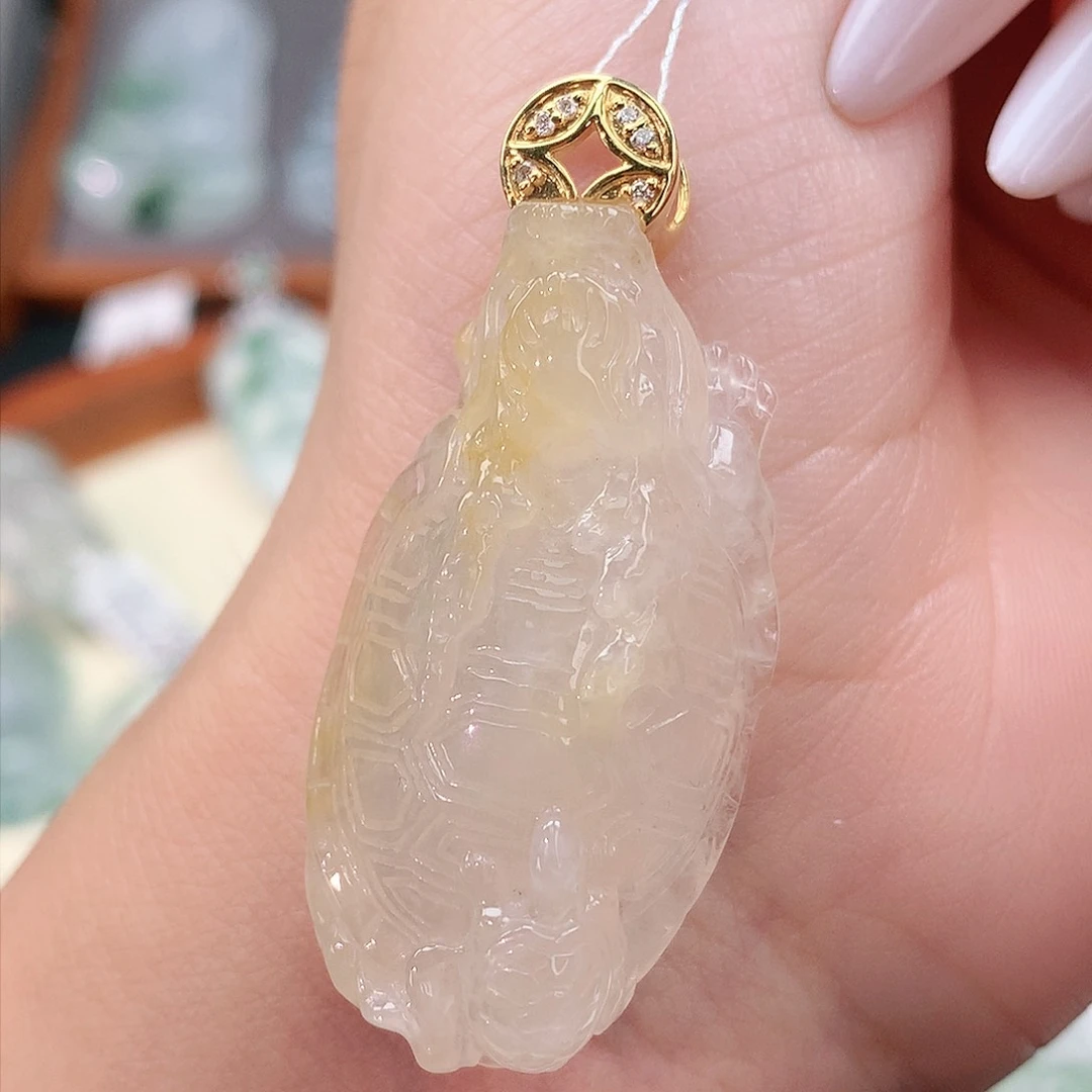 颈饰18K金镶嵌翡翠龙龟