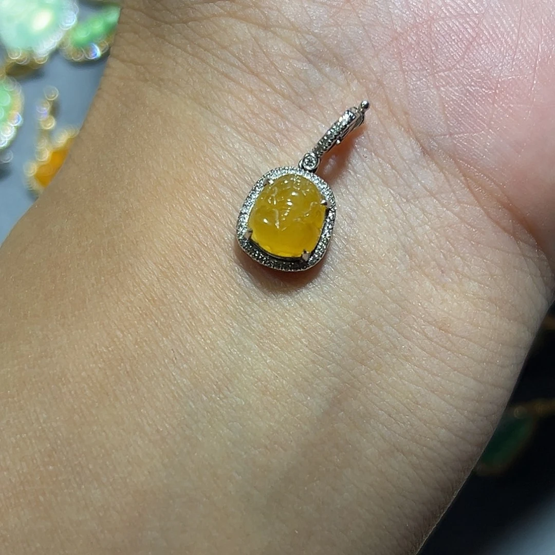 翡翠18K金镶嵌颈饰