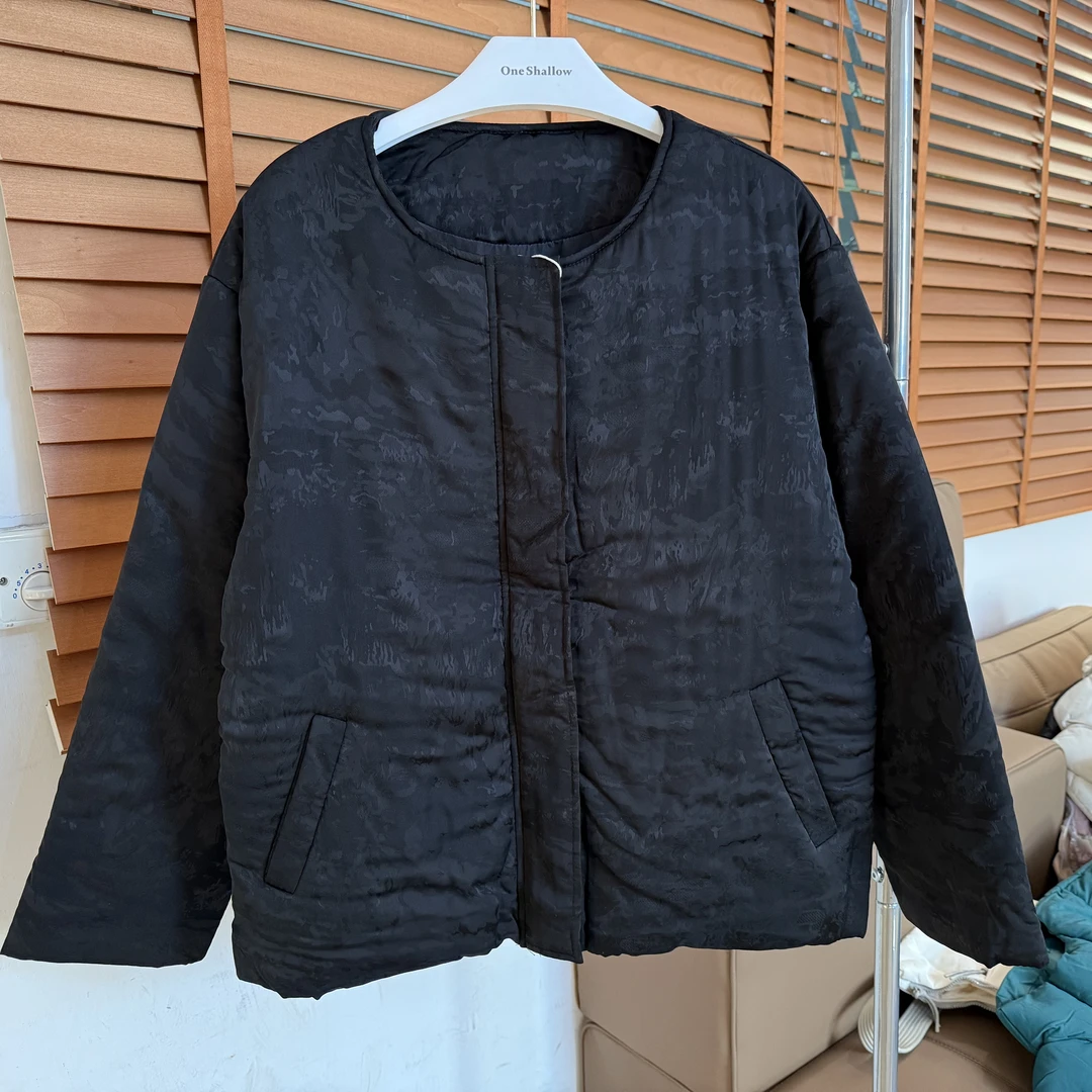 5033秋冬保暖圆领斜口袋拉链刺绣棉服3362