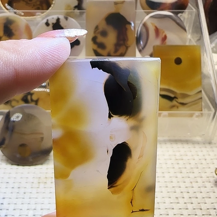 玛瑙/玉髓未镶嵌珠宝奇石