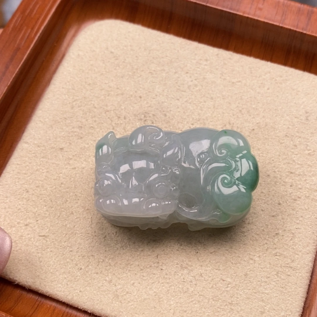 翡翠未镶嵌颈饰霸王貔貅