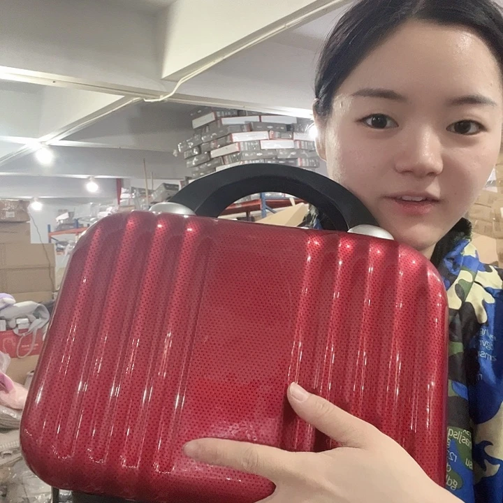 玻璃红色化妆箱啦啦啦