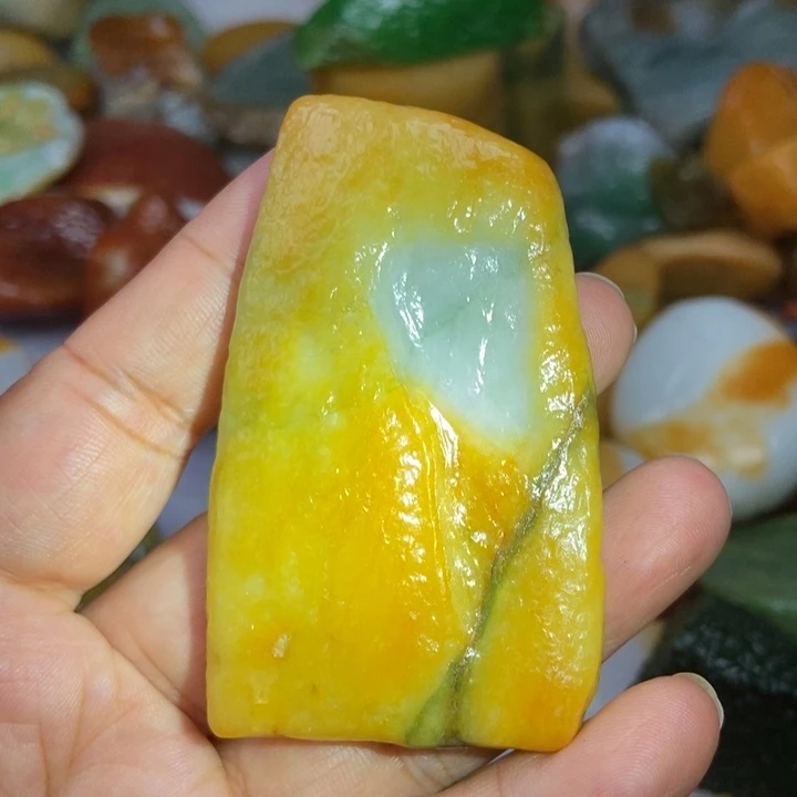 翡翠未镶嵌颈饰缅甸