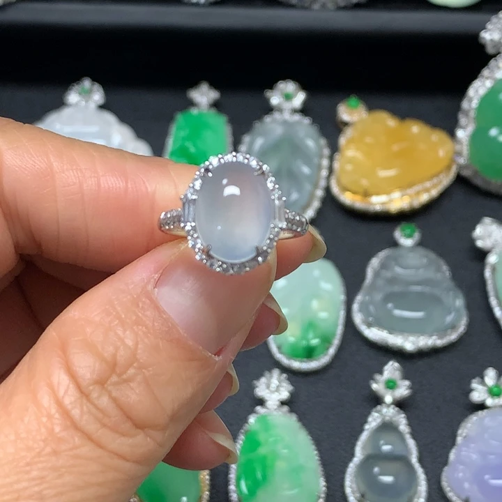 翡翠18K金镶嵌颈饰戒指