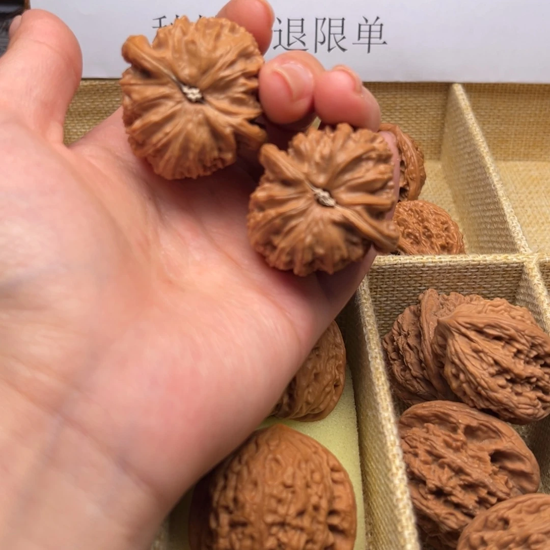 文玩核桃吊坠38白狮子