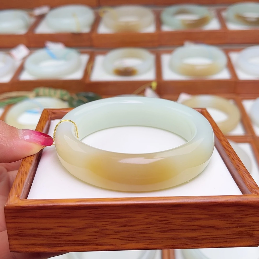 和田玉手镯未镶嵌56.8