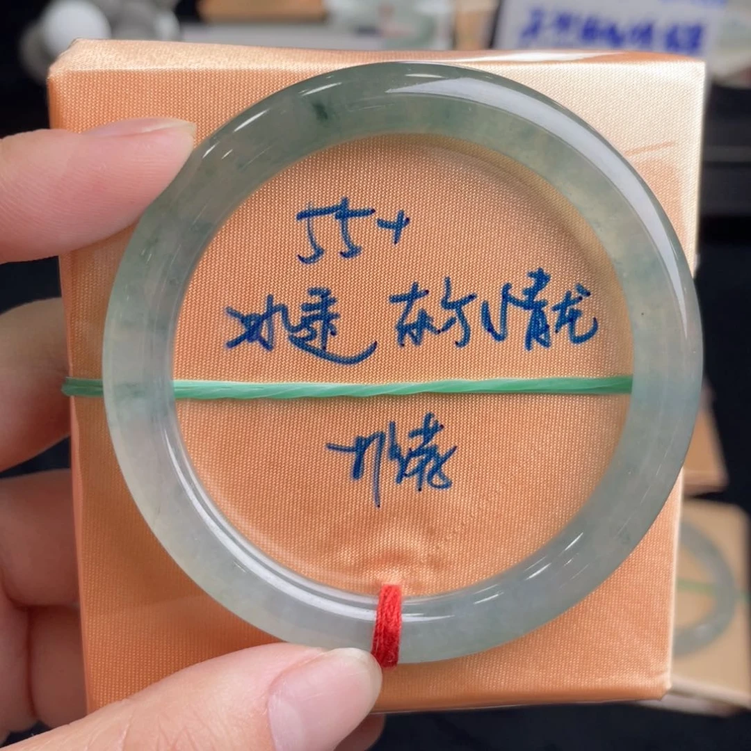 翡翠手镯未镶嵌冰透小青龙