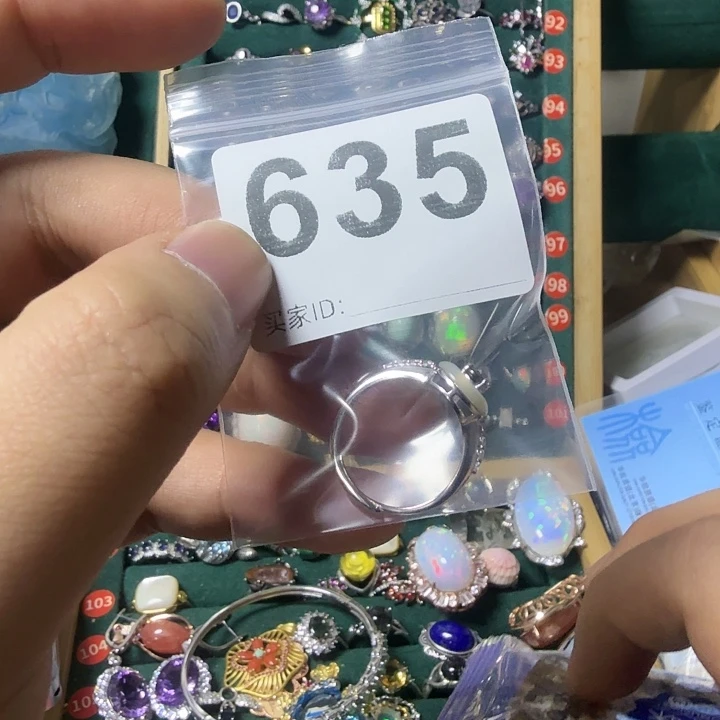 R***y石英质玉银S925镶嵌戒指