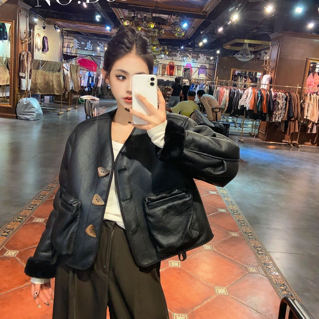 【83949】 2025新款时尚设计师皮毛一体外套