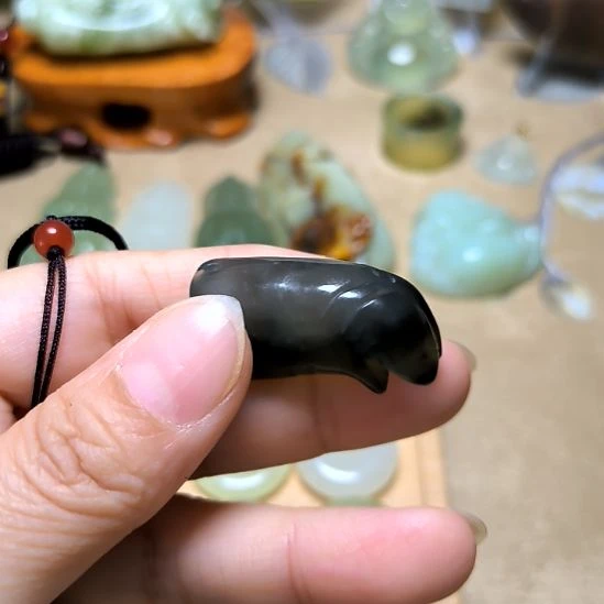 蛇纹石玉未镶嵌颈饰