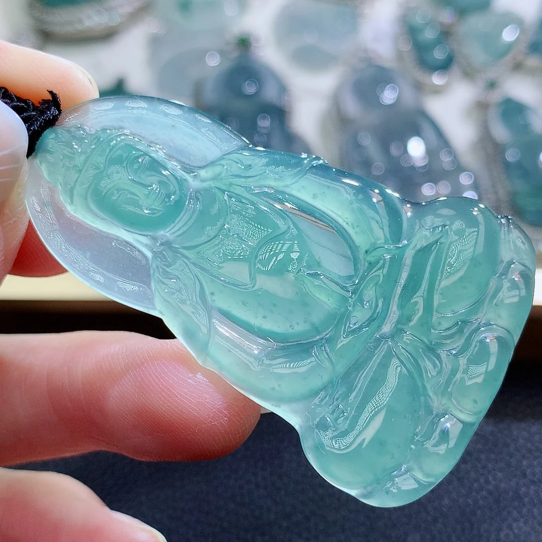 翡翠挂件未镶嵌翡翠