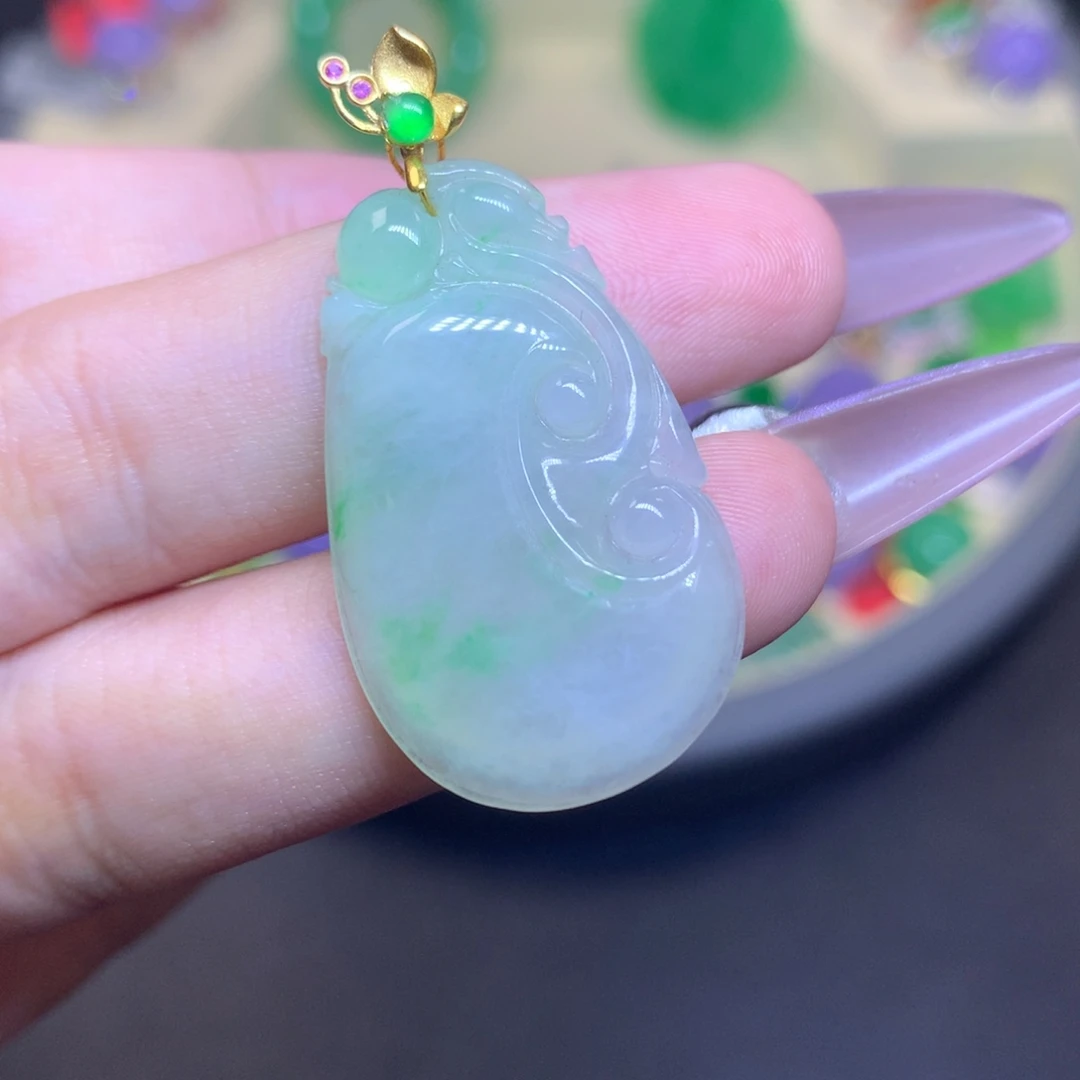 翡翠18K金镶嵌颈饰